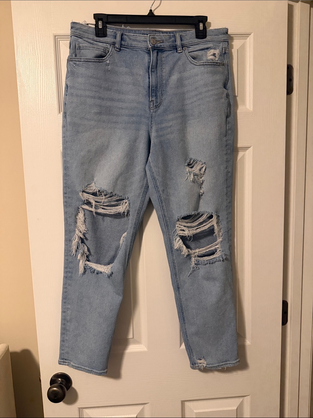 American Eagle Outfitters Light Blue Distressed Boyfriend Jeans